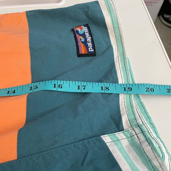 Patagonia wavefarer board shorts - Picture 9 of 13